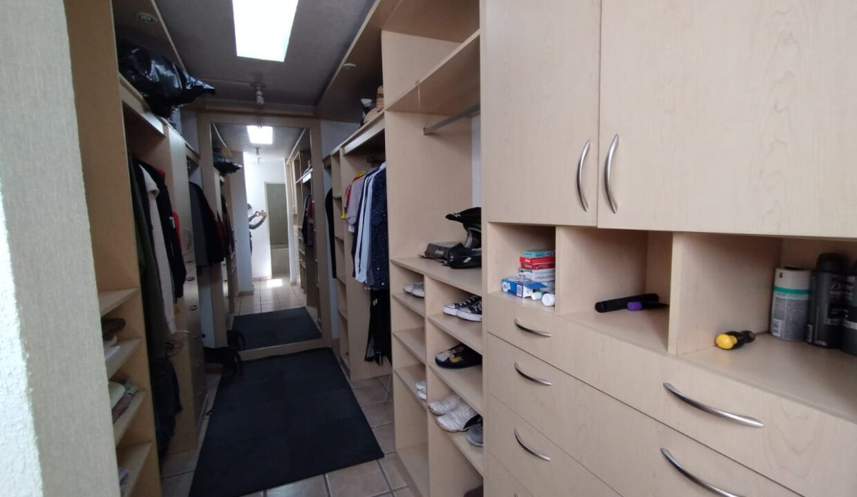 b2ac8818-628f-4ce0-8e05-5237f5922a9b