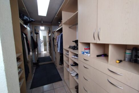 b2ac8818-628f-4ce0-8e05-5237f5922a9b